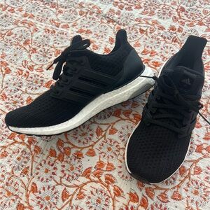 New size 8 women’s black Adidas ultra boost running shoe tennis shoe shoes